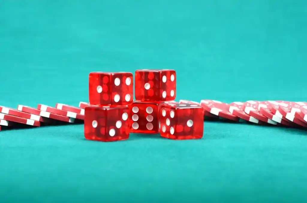 Studio Pretty Gaming luwakpoker dengan dealer profesional dan kamera HD yang menampilkan permainan blackjack live